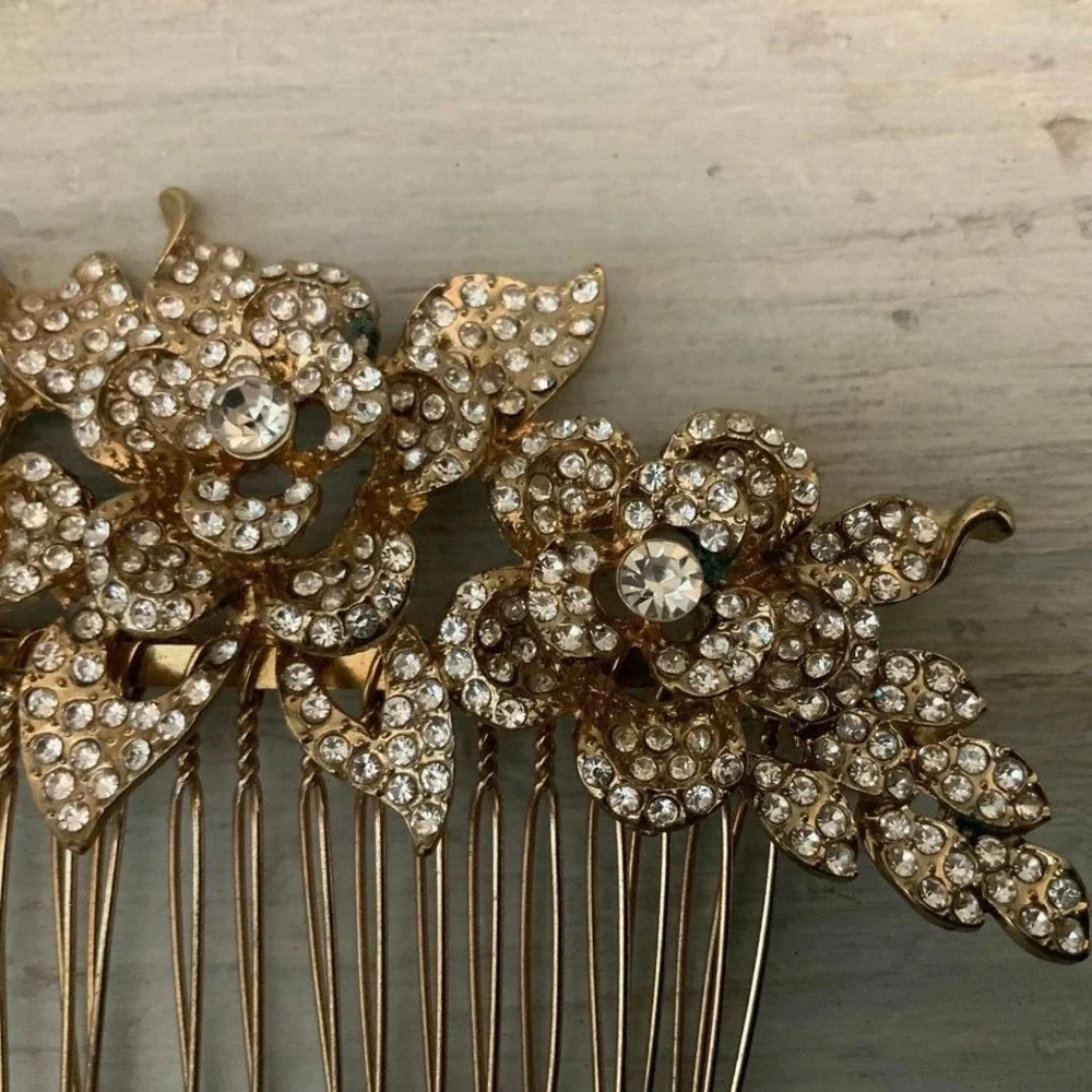 Vintage‎ Gold Tone Rhinestone Floral Hair Comb Good Condition